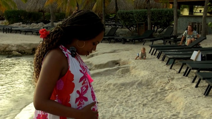 Jasmine Sendar omringd door familie op filmset in Curacao: 'Ik ben thuis'