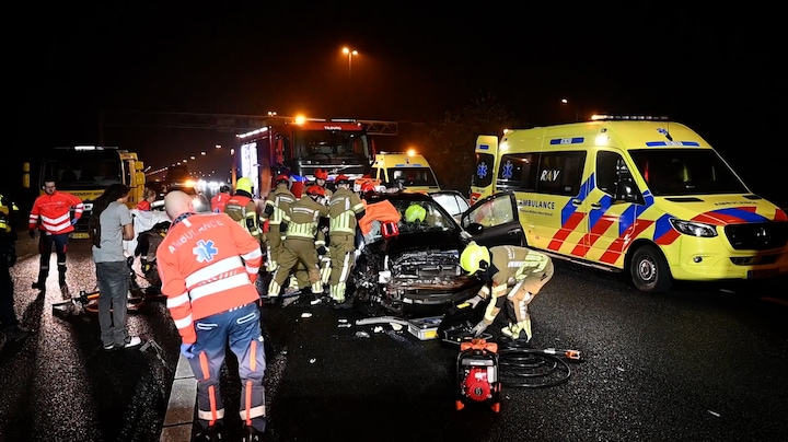Dubbel ongeluk op A58: auto botst op stilstaande brandweerwagen