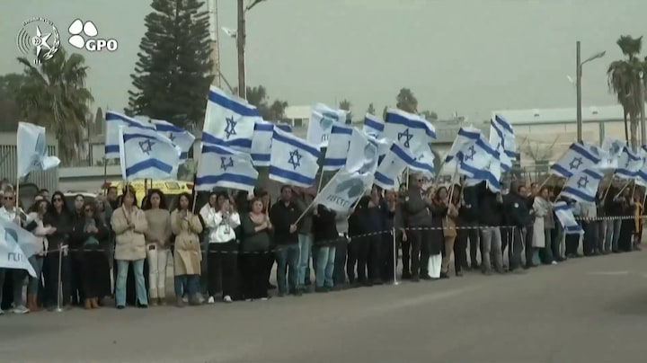 Lichaam laatste Israëlische gijzelaar terug, afscheid langs de route