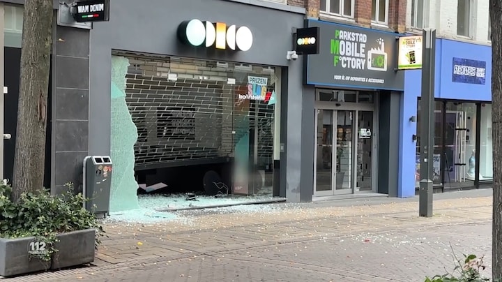 Flinke schade bij ramkraak telefoonwinkel