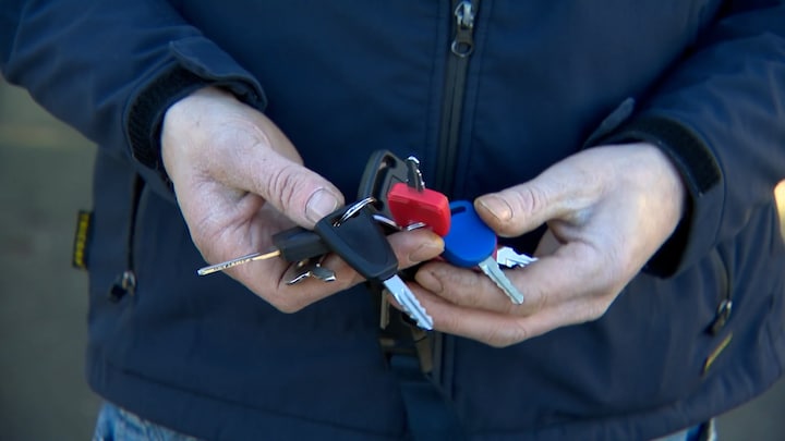 Tractor stelen eenvoudig: 'Met deze sleutel neem ik ze bijna allemaal mee'