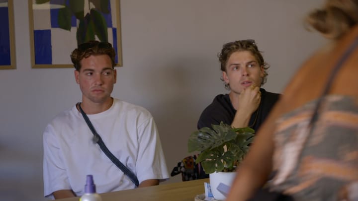 Managers Kars en Rob blijven stomverbaasd achter na uitbarsting Latifa in Proppers Op Mallorca