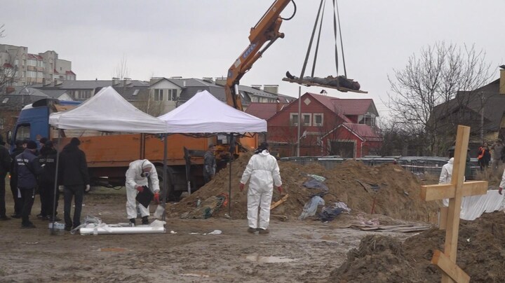Lichamen uit massagraf Boetsja opgegraven en onderzocht