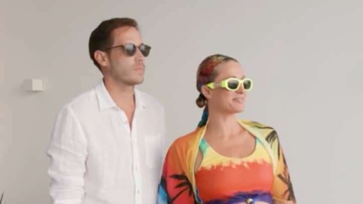 Paris Hilton legt 50.000 dollar neer voor overnachting in villa
