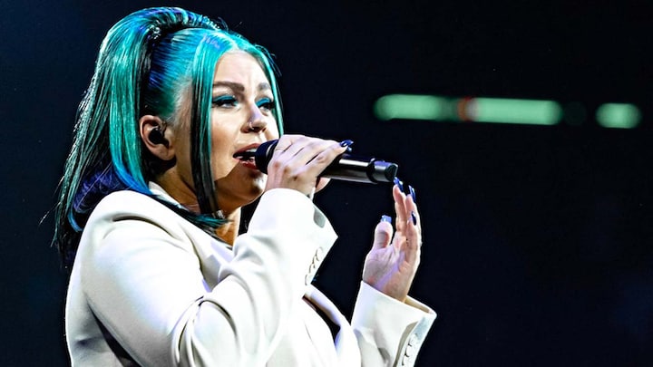 Roxeanne Hazes dient aanklacht in tegen Story en eist rectificatie