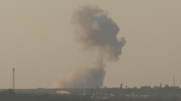 In beeld: rookwolken na explosies boven Rafah