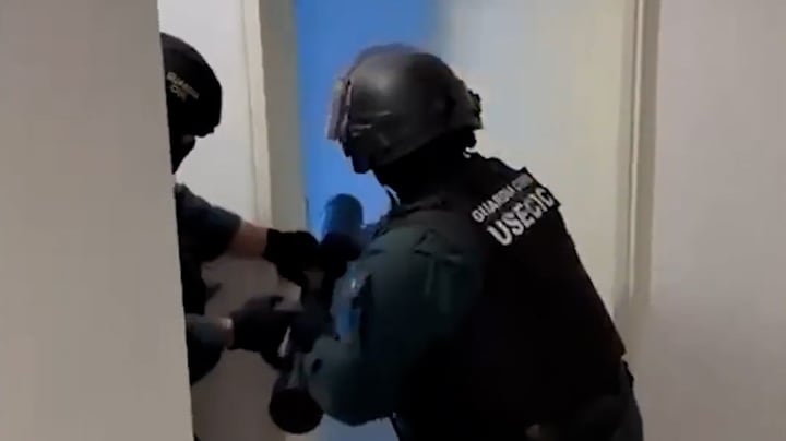 Gefilmd: inval op Ibiza bij 'Nederlander achter drugsimperium'