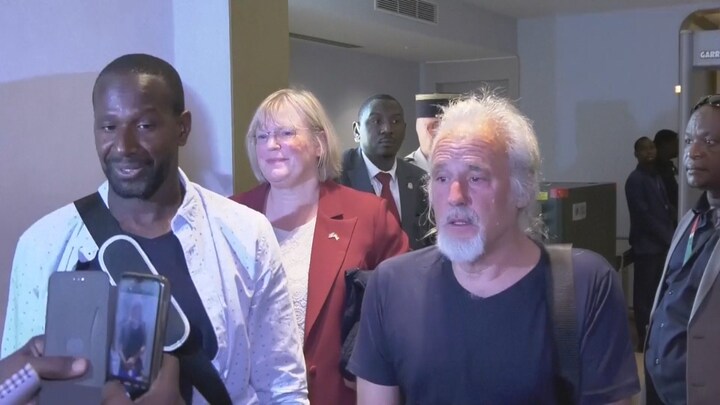 Gijzelaars met familie herenigd na jaren gevangenschap in Niger