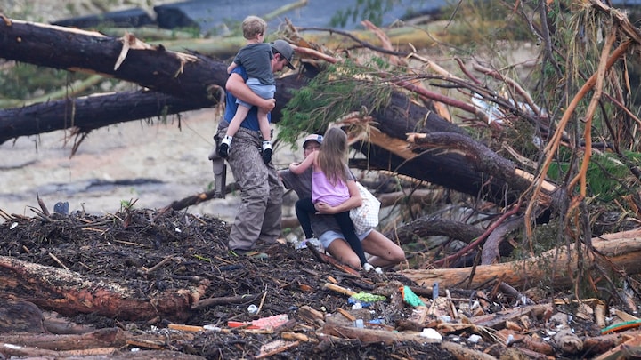 Graves inundaciones en Texas: «La gente se aferra a los árboles»