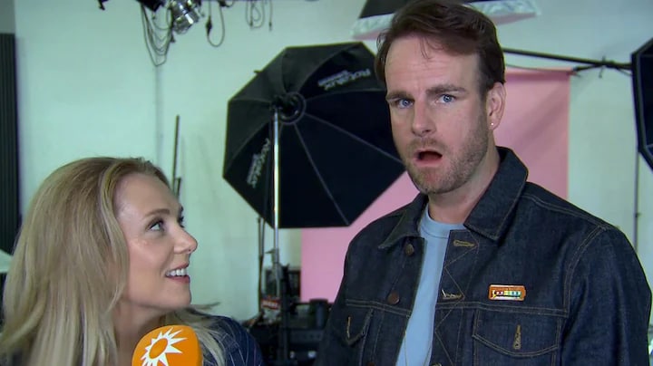 Henry van Loon laat Jelka van Houten dubbel liggen met B&B Vol Liefde-imitatie