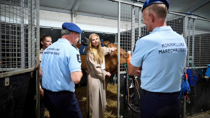 Prinses Amalia komt na val van paard in actie bij Koninklijke Landmacht: 'Heel stoer'