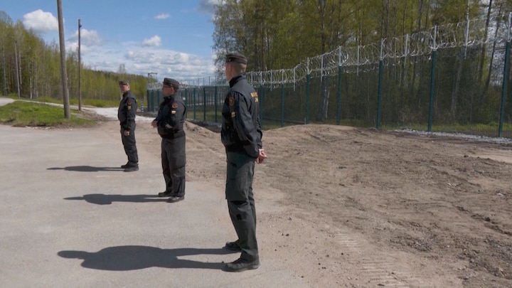 Finland begint aan kilometerslange hek aan de grens met Rusland