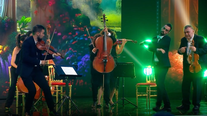 Het loopt weer geweldig uit de hand tijdens de act van Orthemis Orchestra