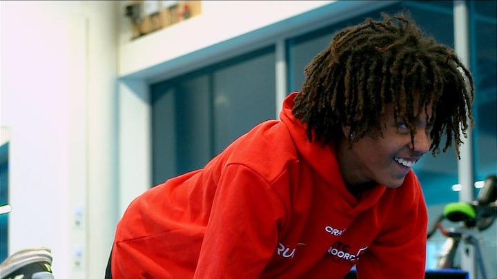 Sportles niet vanzelfsprekend: dankzij Stichting Leergeld kon Nigel toch op atletiek