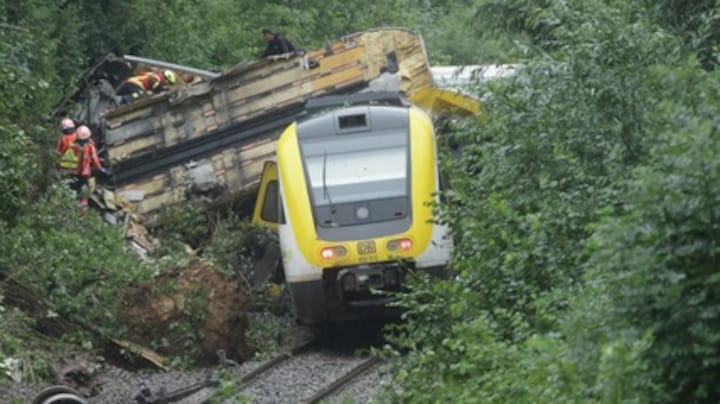 Eerste beelden ernstig treinongeluk in Zuid-Duitsland
