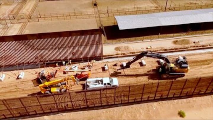 VS bouwt extra muur op grens met Mexico, wil oversteek migranten voorkomen