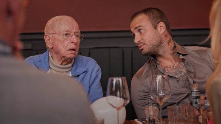 Opa Marijn Kuipers hoort Dave Roelvink uit: 'Zien jullie elkaar veel?'