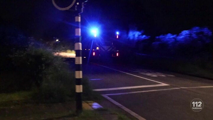Man vast op dak in Almere