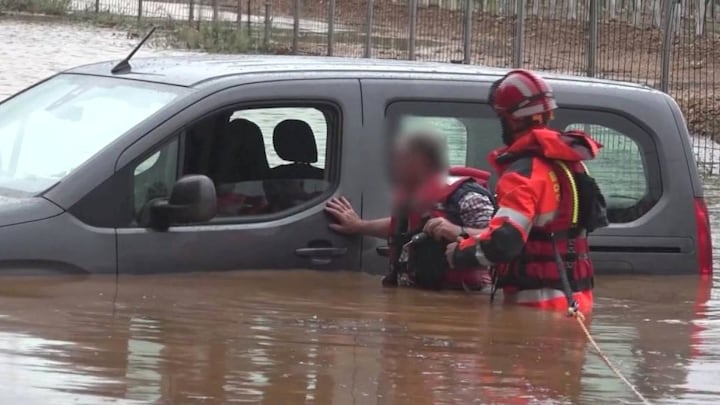 Noodweer in Spanje: straten veranderen in kolkende rivieren