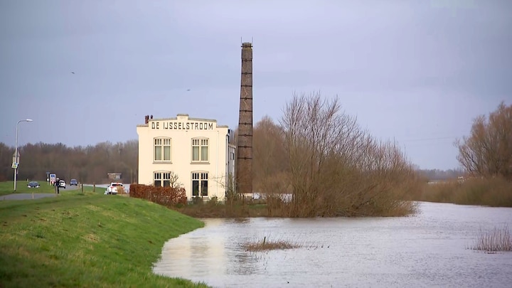 Monumentale wasserij dreigt in IJssel weg te zakken: 'Ik slaap niet meer'