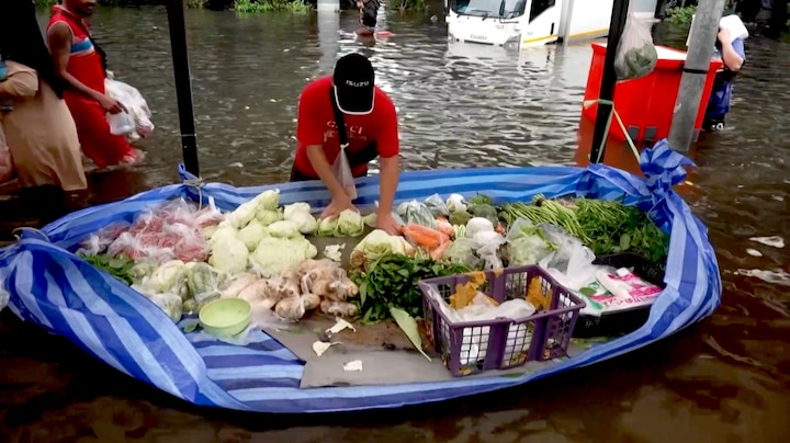 Ondergelopen winkels in Bangkok: 'Ik weet niet hoe we dit gaan overleven'