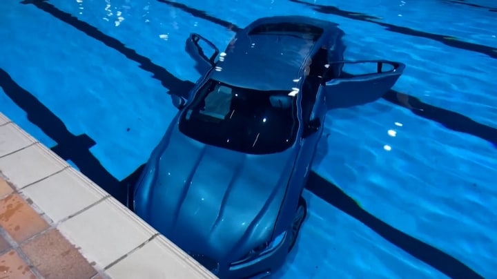 Moeder in Frankrijk rijdt met dochter (5) binnenzwembad in