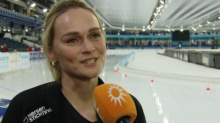 Irene Schouten na twee maanden alweer terug op het ijs na geboorte zoontje: ‘Heerlijk’
