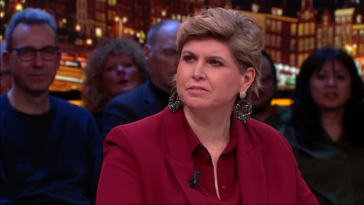 Pittige discussie tussen Angela de Jong en Georgina Verbaan: ‘Dit wil je toch niet als vrouw’