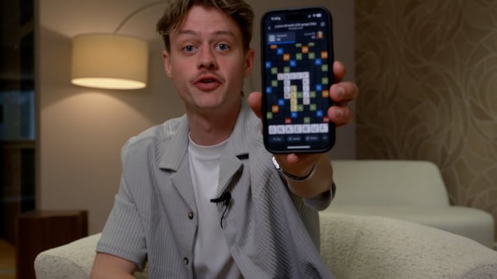 Emmy speelt al 15 jaar Wordfeud: dit maakt het zo verslavend