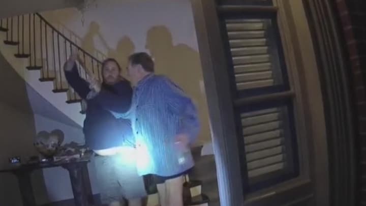 Brute aanval op echtgenoot Pelosi gefilmd, complotdenker opgepakt
