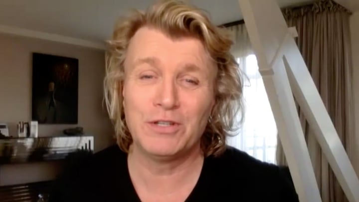 Hans Klok neemt zijn rol als 'Hans Avondklok' uiterst serieus 