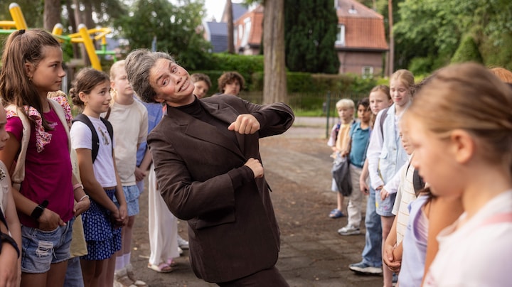 Juf Braaksel keert terug met duister plan in spannende nieuwe trailer
