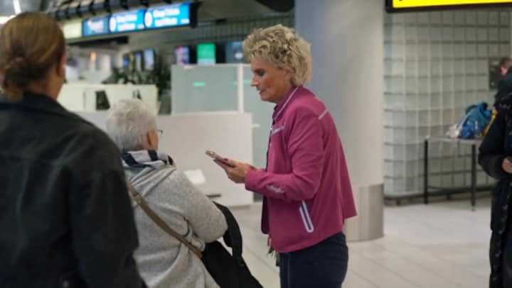 Talenknobbel laat Josée in de steek tijdens gesprek met Spaanstalige vrouw