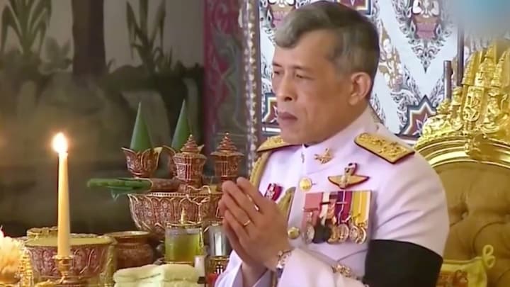 Minnaressen en soa's: Thaise koning maakt het bont