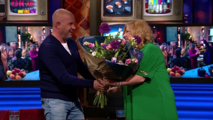Loretta Schrijver krijgt een staande ovatie