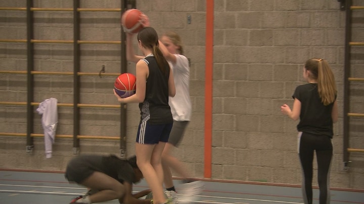 Basketbal steeds populairder, duizenden kinderen op wachtlijst