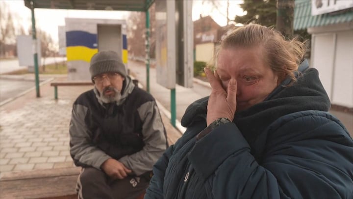 Oekraïense stad dreigt te vallen, inwoners vertrekken in tranen