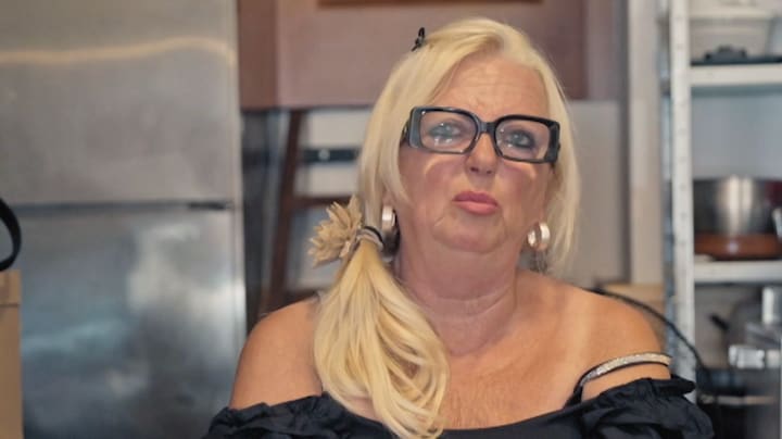 Monique en Mike ontdaan door vertrek Denise in De Hanslers: 'Met stomheid geslagen' 