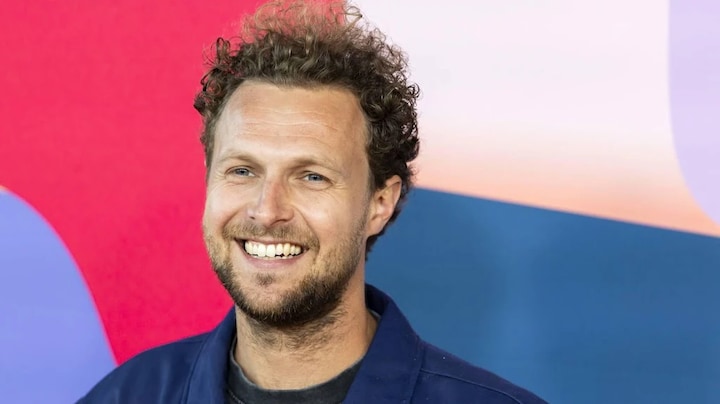 Tim Senders geeft tekst en uitleg over 'andere vrouw' op festival