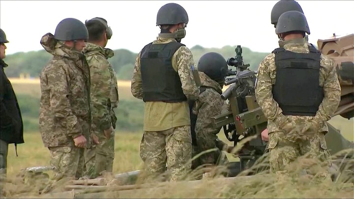 Eerste beelden: Oekraïners trainen met westerse wapens in Engeland