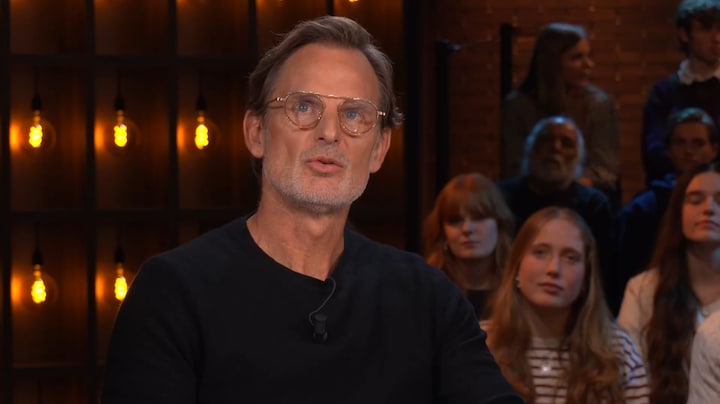 Ronald de Boer is één van de elf deelnemers van Videoland-programma Football Island