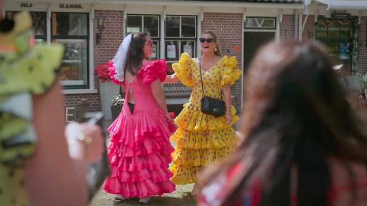 Leslie Keijzer scheurt uit jurk tijdens eigen vrijgezellenfeest: 'Ik bukte even'