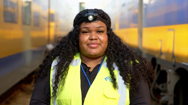 Anastacia is een van de weinige vrouwelijke treinmonteurs