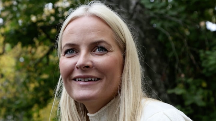 Prinses Mette Marit breekt staartbeen tijdens ski-ongeluk 