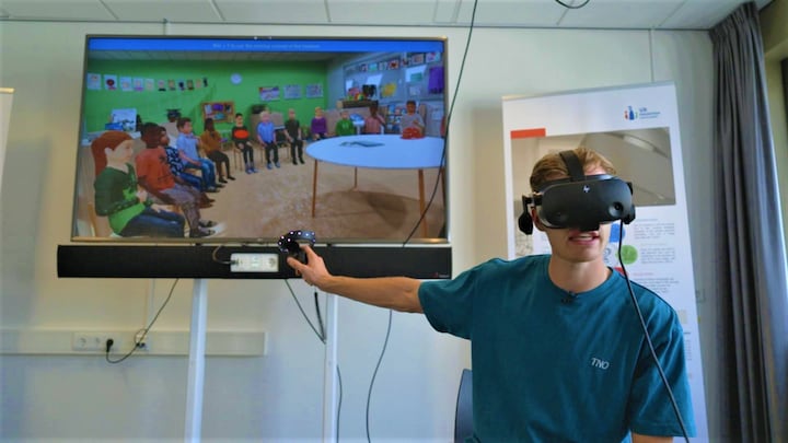 Hoe voorkom je chaos in de kleuterklas? Studenten oefenen met VR-bril op de neus