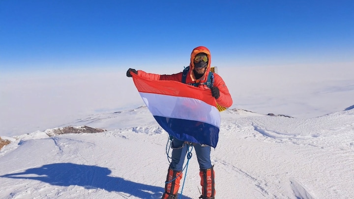 Ricardo is eerste Nederlander die zeven hoogste vulkanen beklimt: 'Mooiste uitzicht ooit'