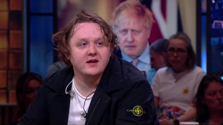 Lewis Capaldi over zijn Tourette: ‘Mensen denken aan drugs’ 