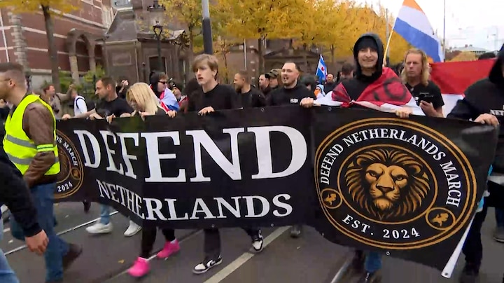 Anti-immigratiedemonstranten in Amsterdam: 'Vol is vol'