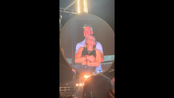 Stel in beeld bij concert Coldplay duikt weg