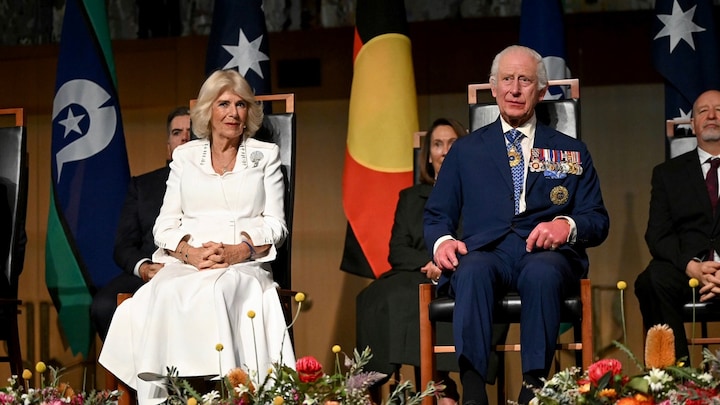 Koning Charles uitgejouwd bij bezoek aan Australisch parlement